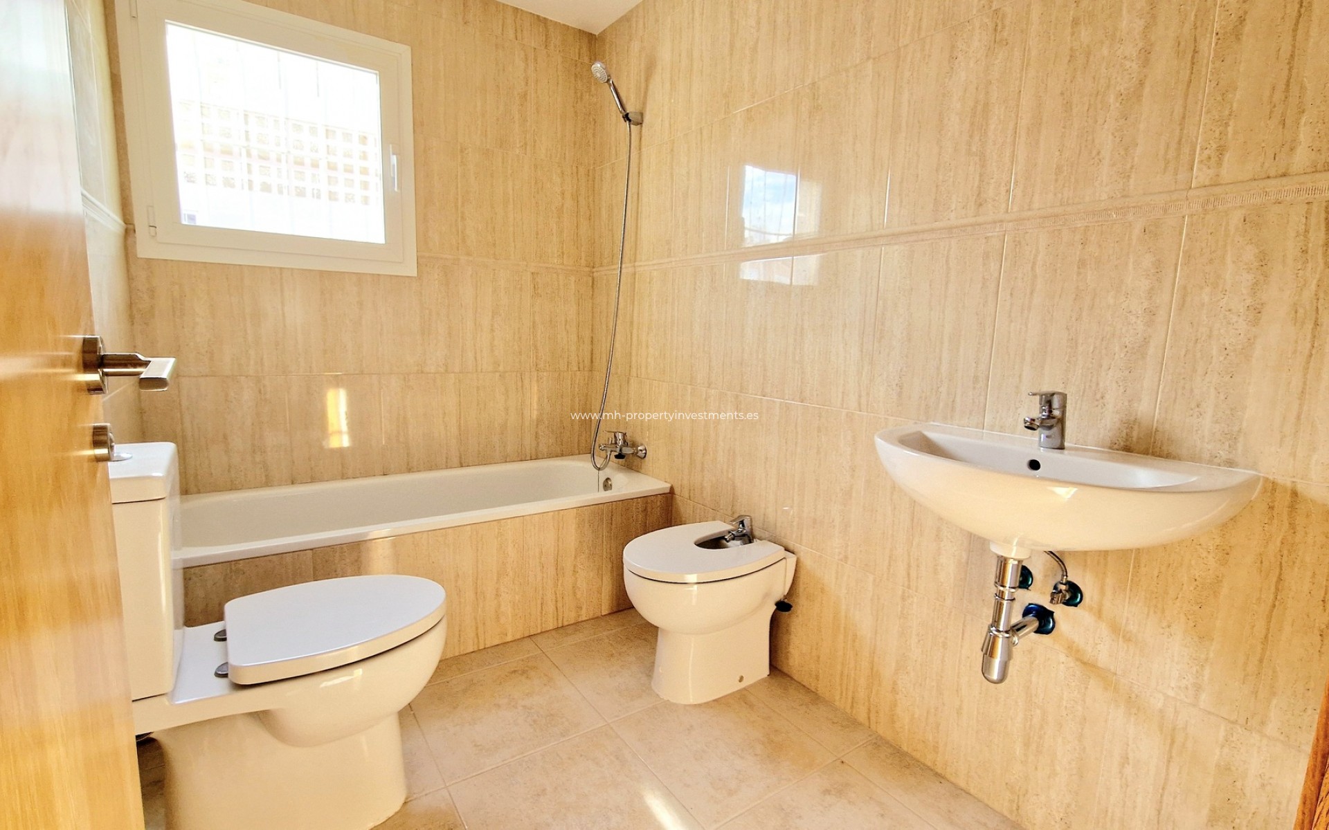 Neubau - detached - Purias