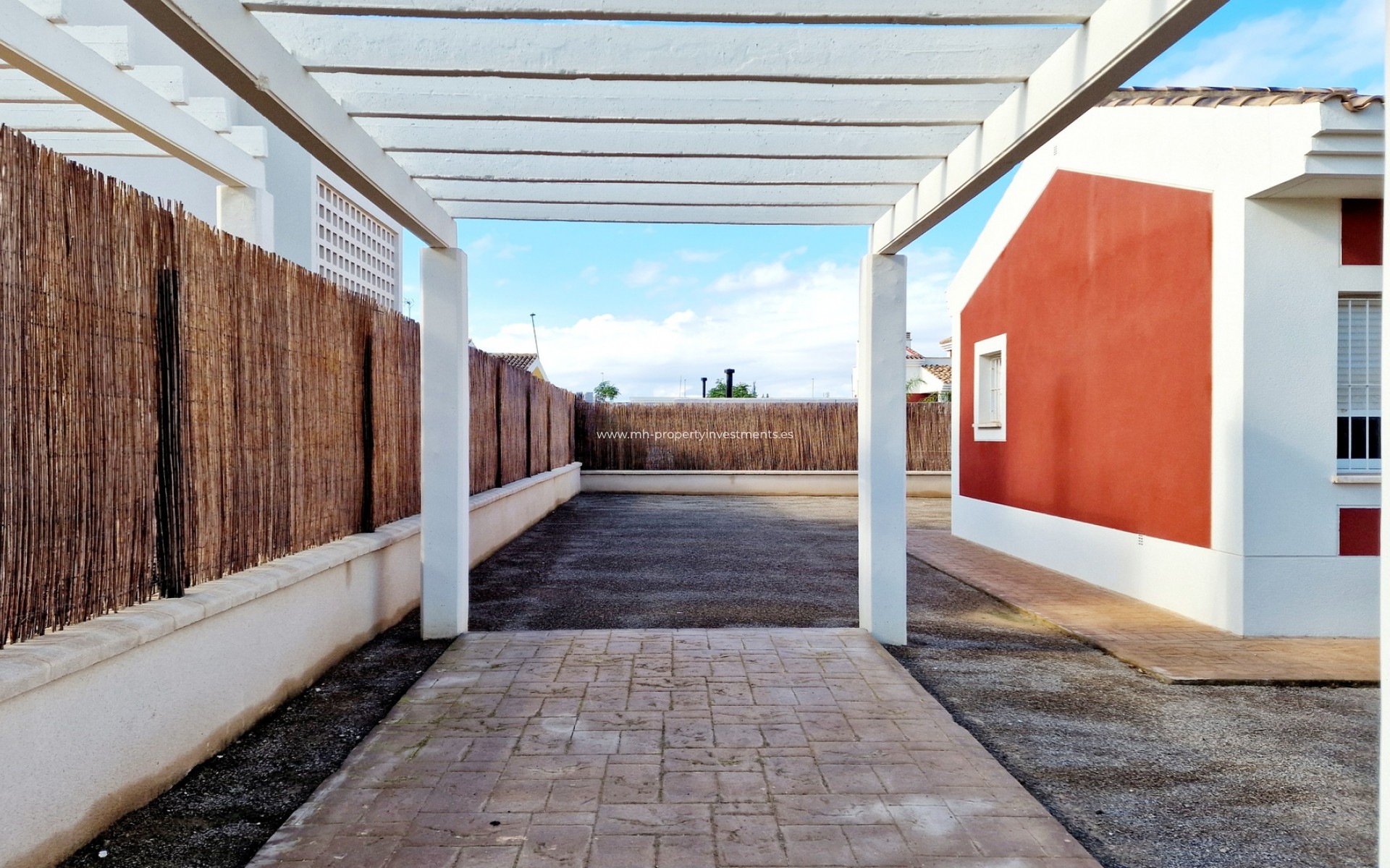 Neubau - detached - Purias