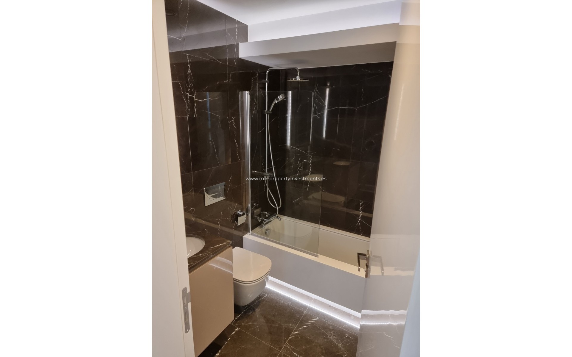 new finished - Apartment - Larnaca - Larnaca (City) - Finikoudes