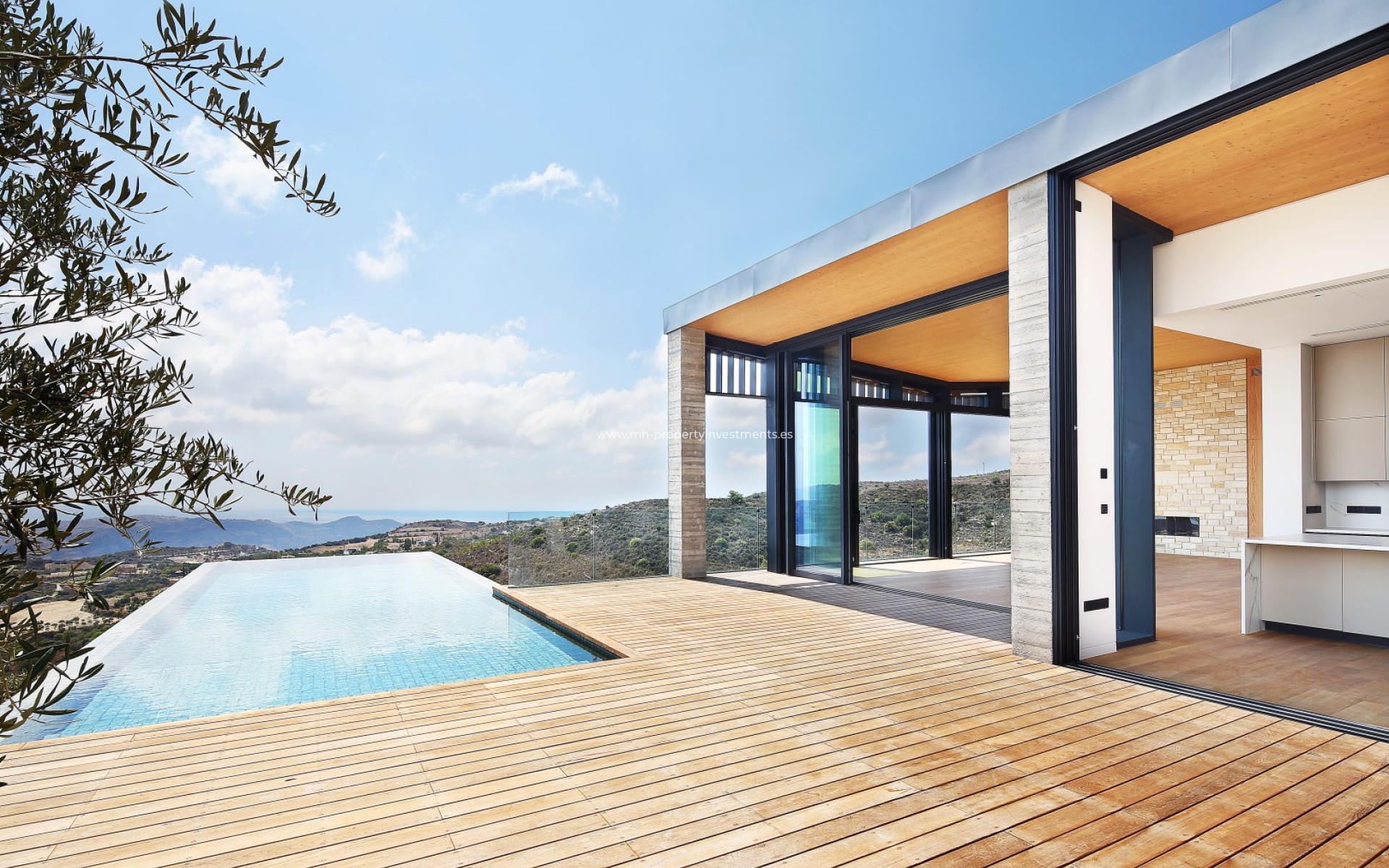 Resale - Villa - Tsada