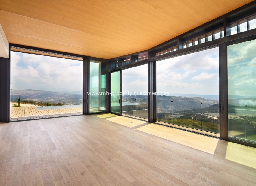 Resale - Villa - Tsada