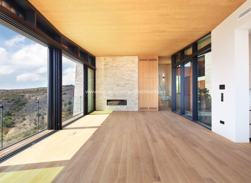 Resale - Villa - Tsada