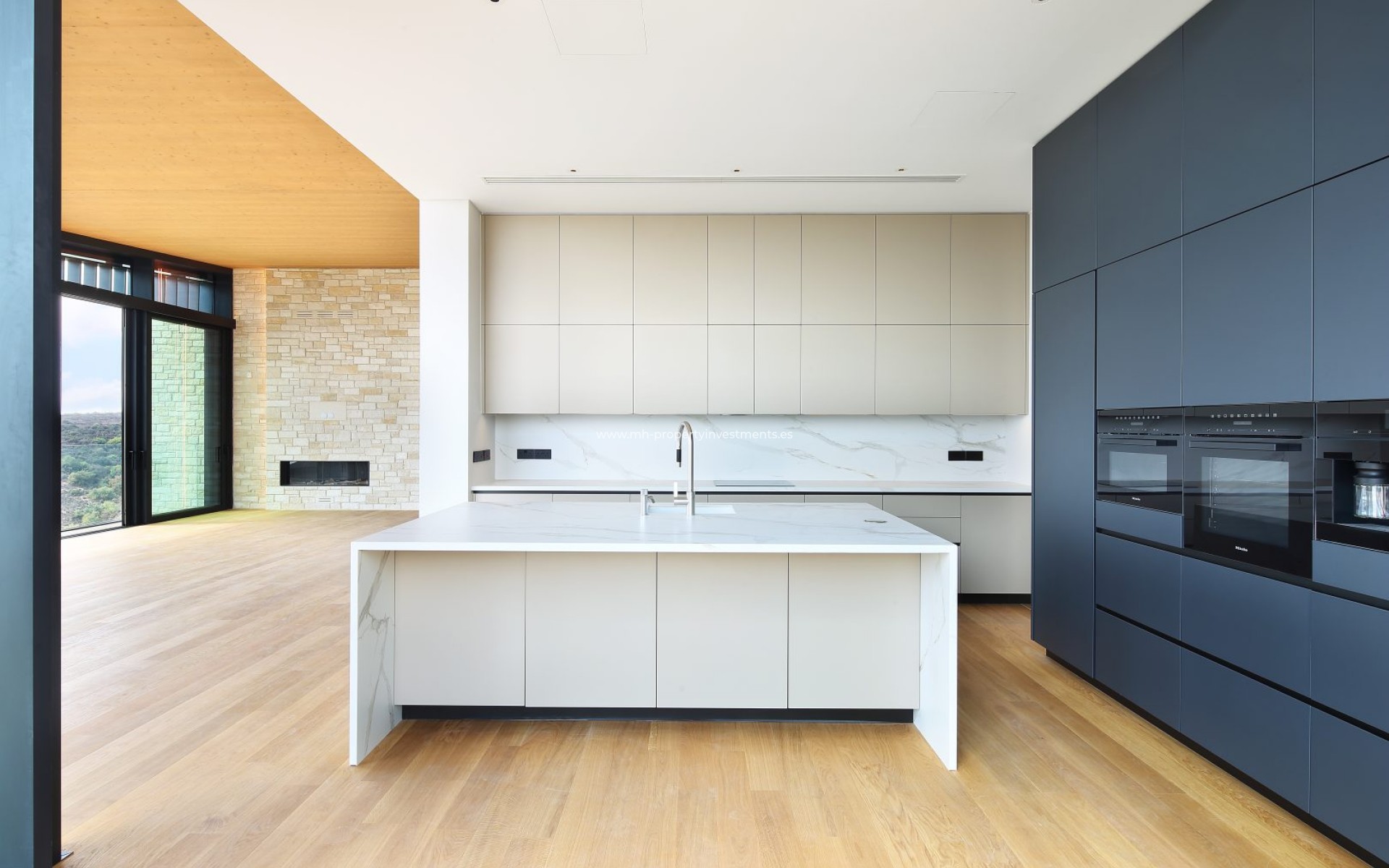 Resale - Villa - Tsada