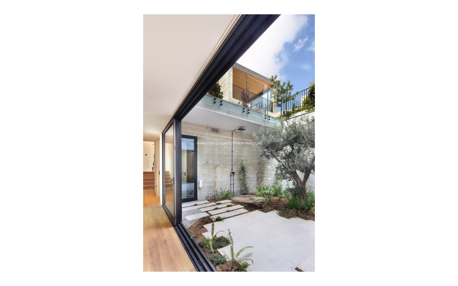 Resale - Villa - Tsada