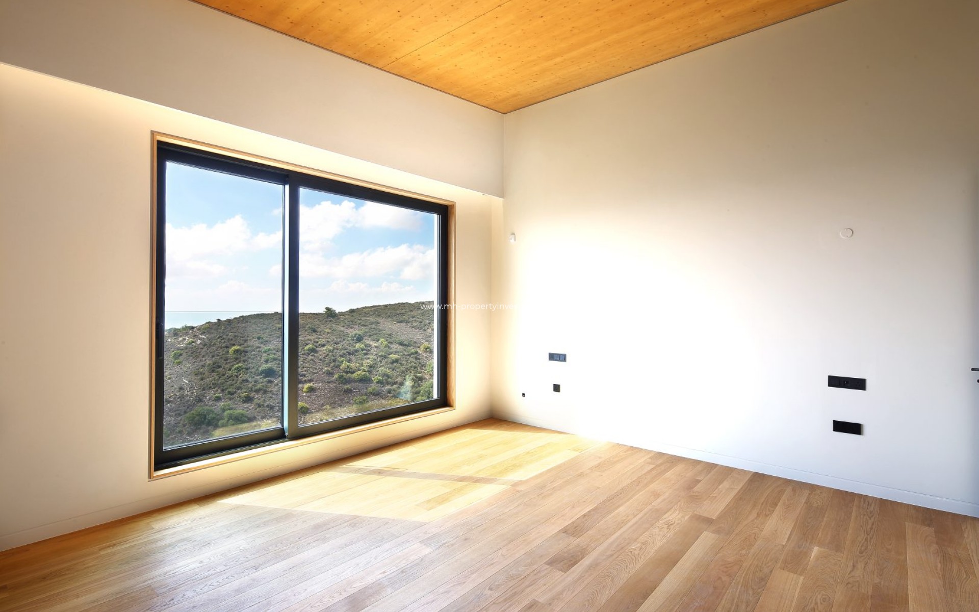 Resale - Villa - Tsada