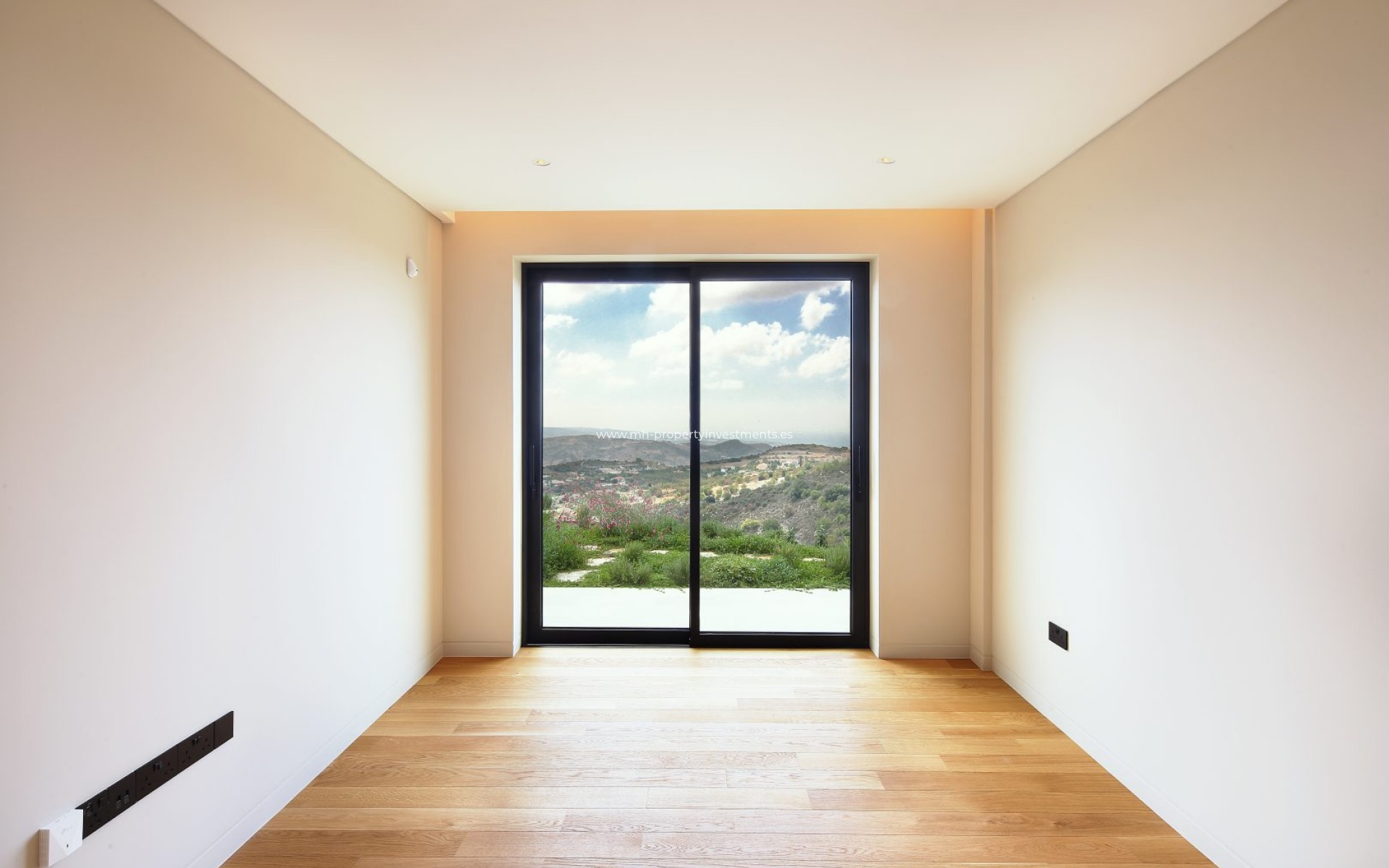 Resale - Villa - Tsada