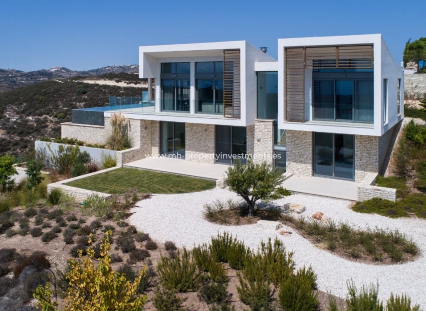 Resale - Villa - Tsada