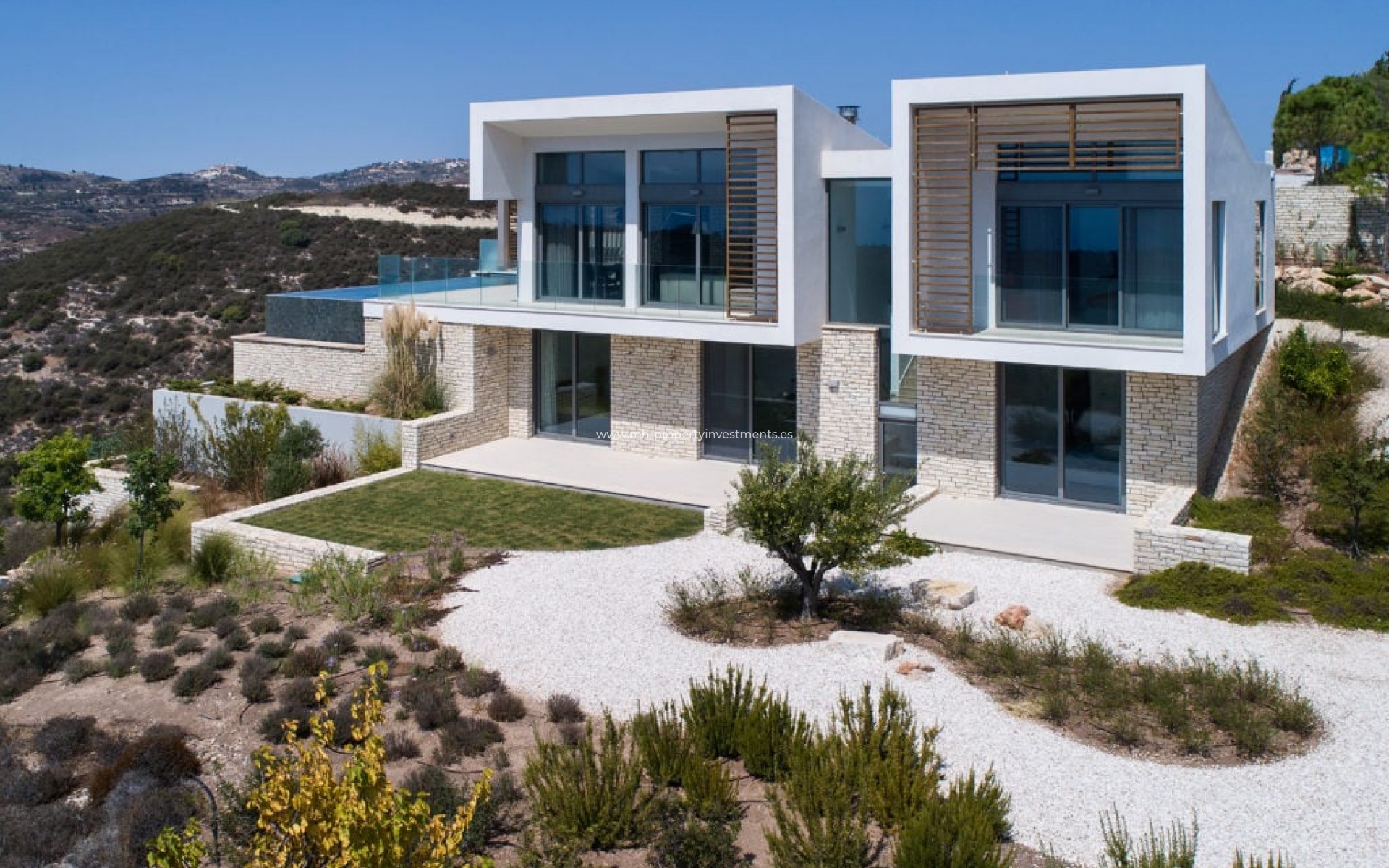 Resale - Villa - Tsada