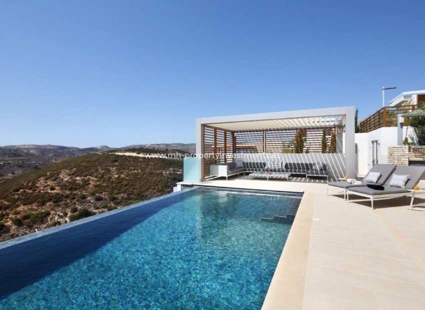 Resale - Villa - Tsada