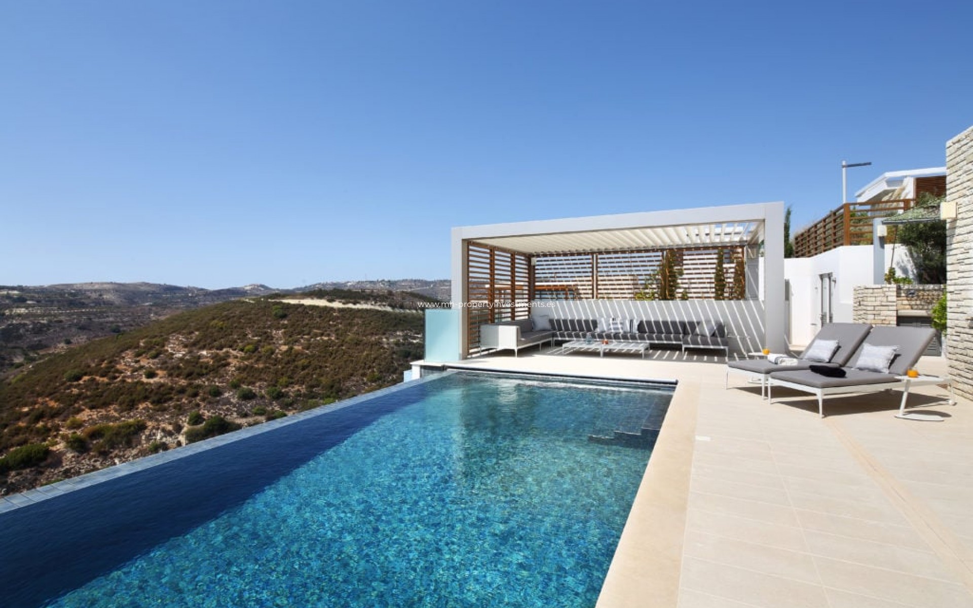 Resale - Villa - Tsada