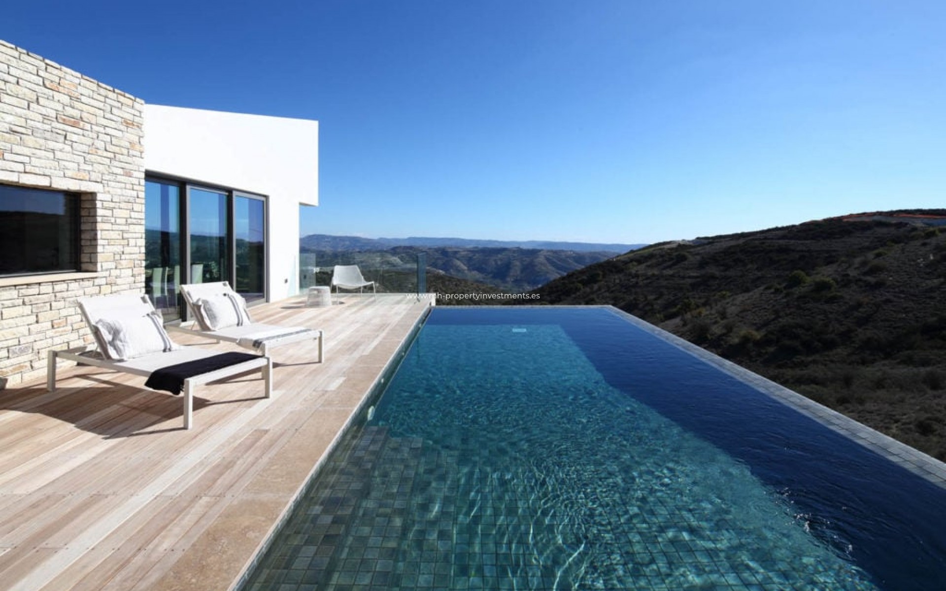 Resale - Villa - Tsada