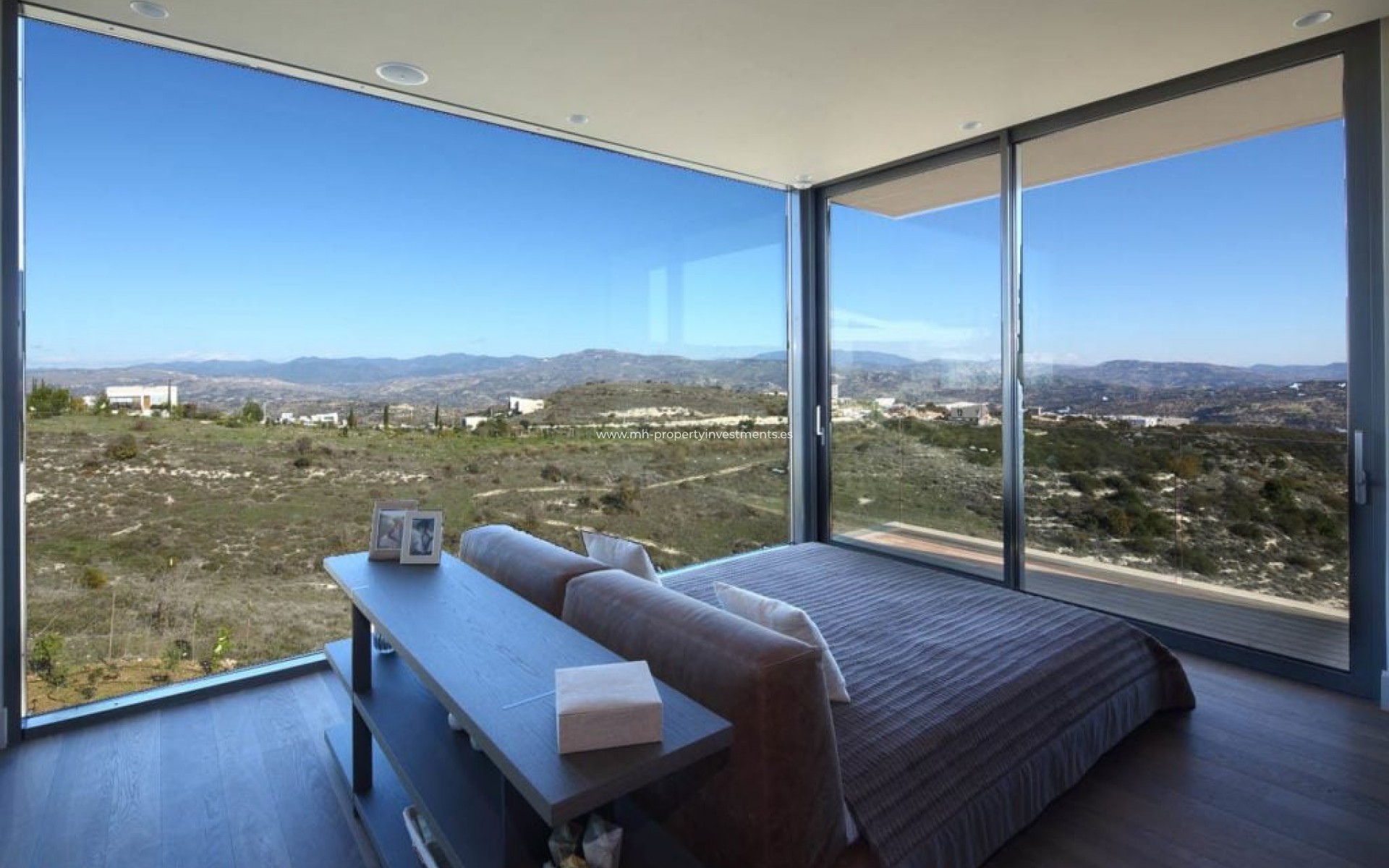 Resale - Villa - Tsada