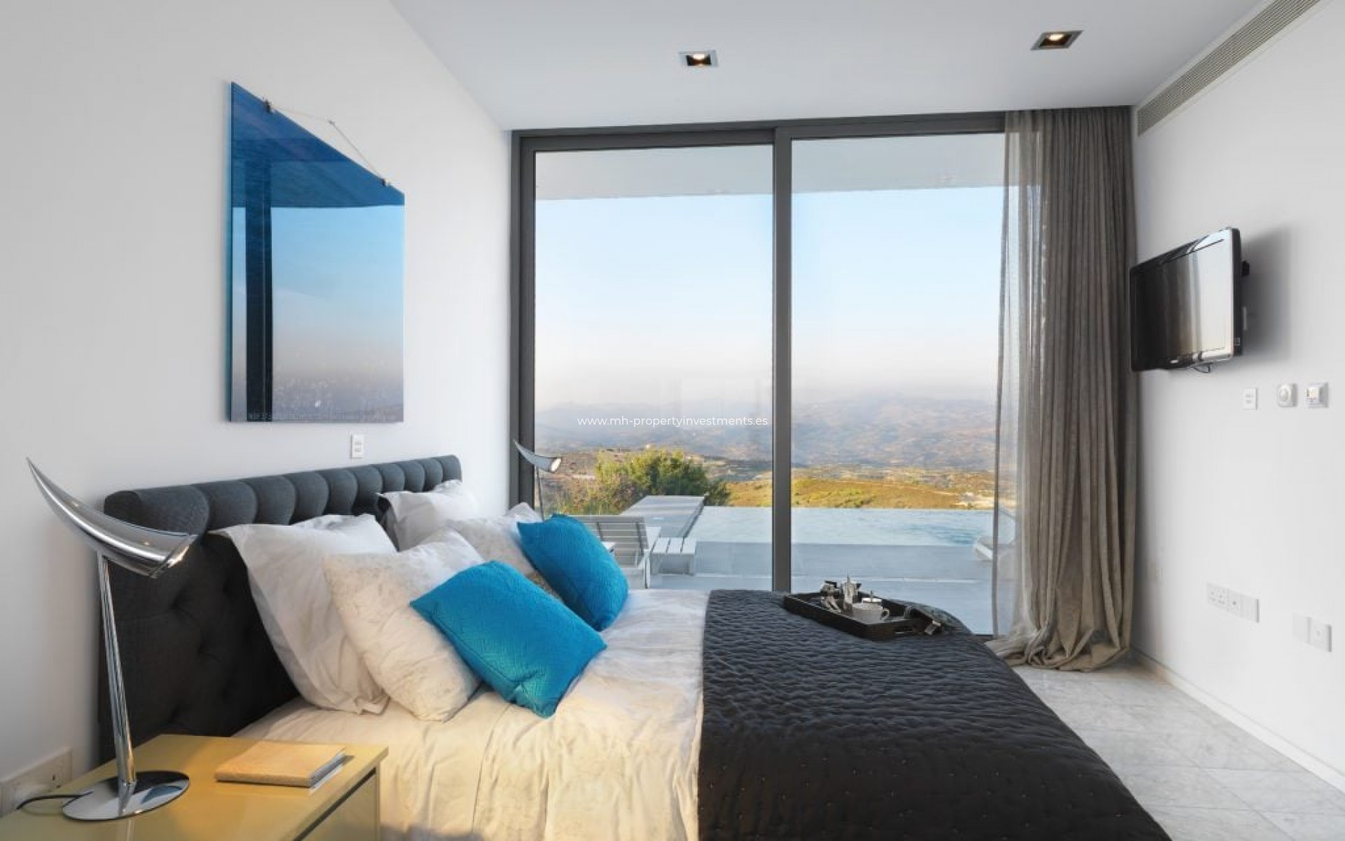 Resale - Villa - Tsada